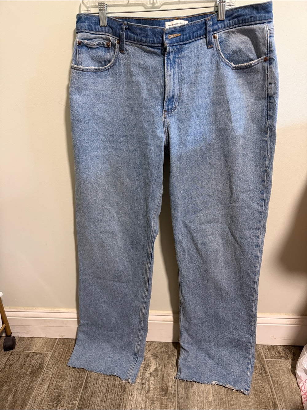 Abercrombie & Fitch Baggy Low-Rise Jeans Size 31